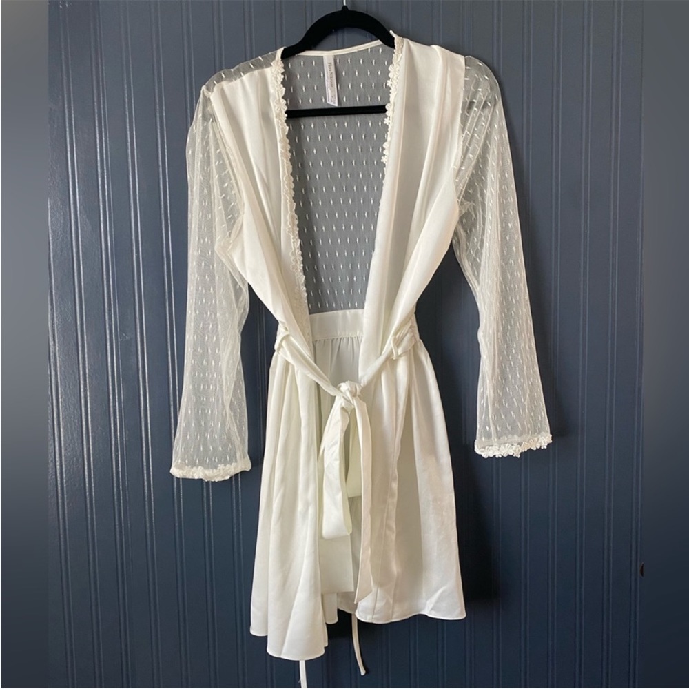 Robe - Picture 5 of 6